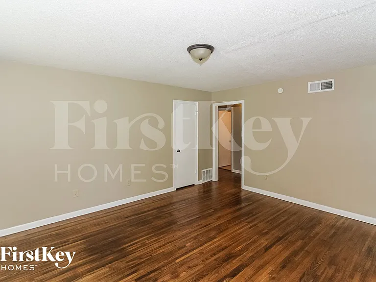 1347 Wilbec Rd — Photo 3