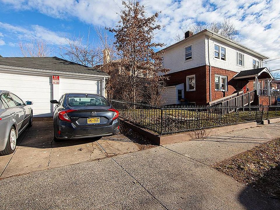 2nd image of 1701 Avenue