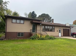 230 1st St N, Fessenden, ND 58438