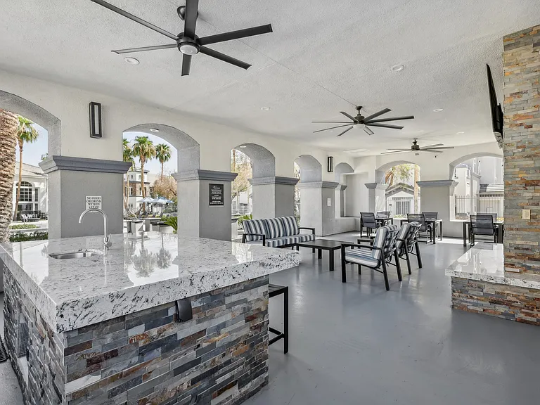 Verona Apartments — Photo 14