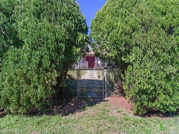 2nd image of 102 Siena Pl