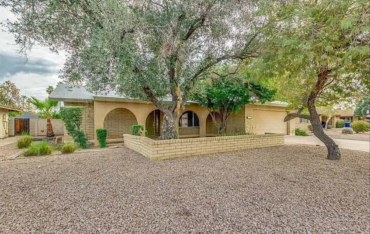 3 bed, 2.0 bath, 1756 sqft, $2,800 — Photo 1