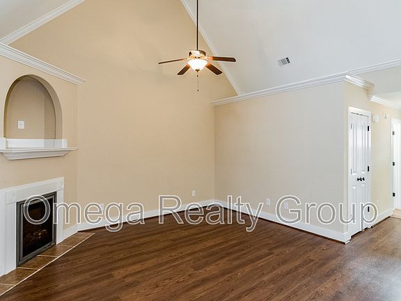 3rd image of 200 The Heights Dr