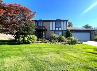 35393 Spring Hill Rd, Farmington Hills, MI 48331