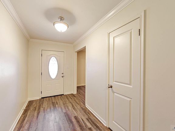 3rd image of 215 Raywood Dr