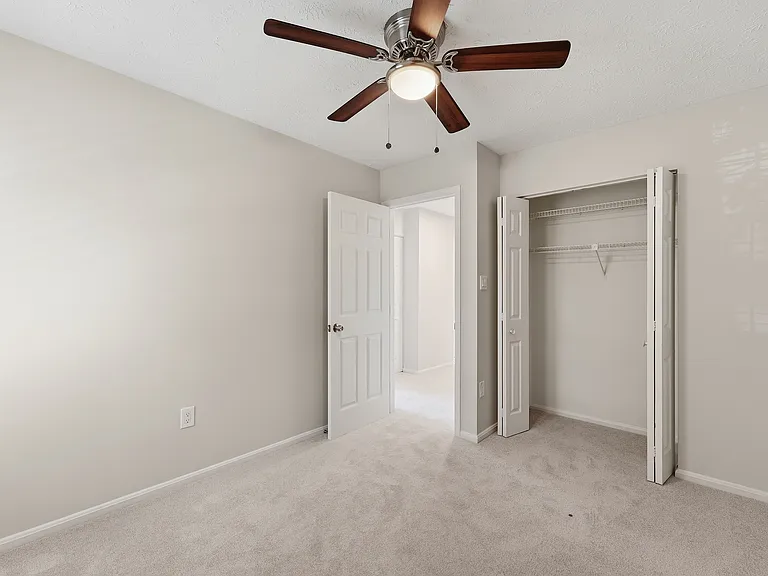 2401 W Rosecroft Village Cir — Photo 18