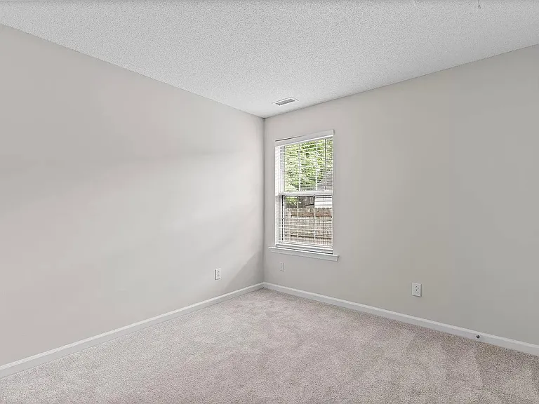121 Cabana Dr — Photo 5