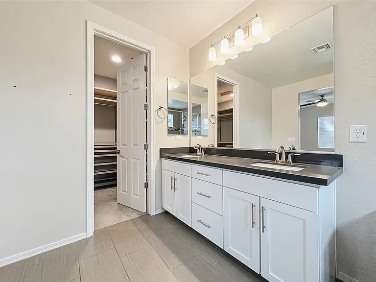 2345 W Gloria Ln — Photo 23