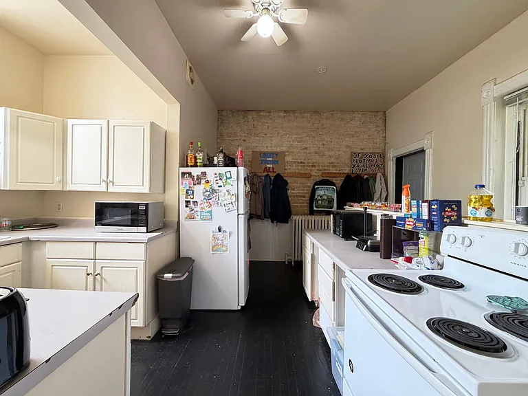 531 W 4th St #1 — Photo 9