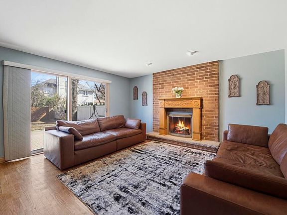 3rd image of 313 N Dee Rd