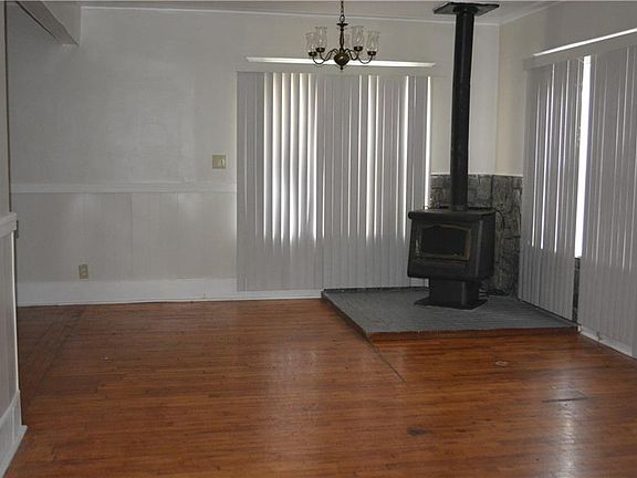 5th image of 1317 Oswego St