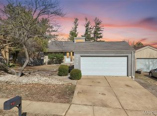 1649 Country Hill Ln, Ballwin, MO 63021