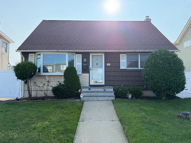 56 Cliff Dr — Photo 1
