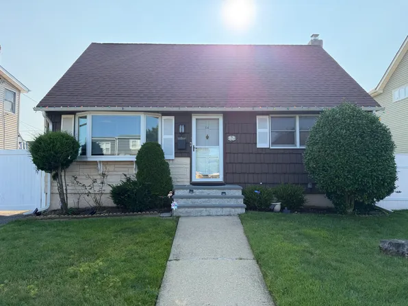 56 Cliff Dr, Hicksville, NY 11801