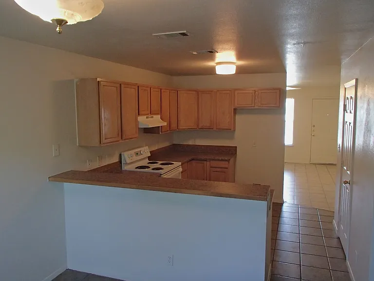 2202 Katy Ln — Photo 4