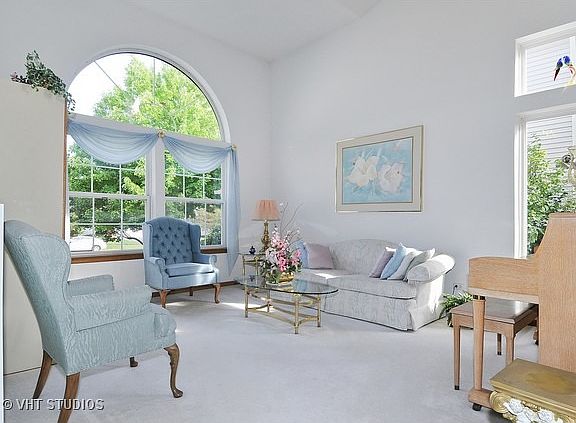 4th image of 9014 Hillcrest Ln