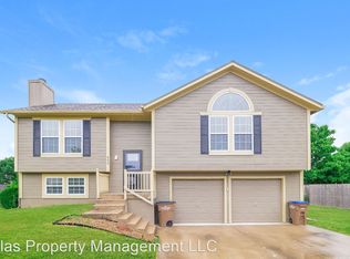403 Cheyenne Dr, Raymore, MO 64083