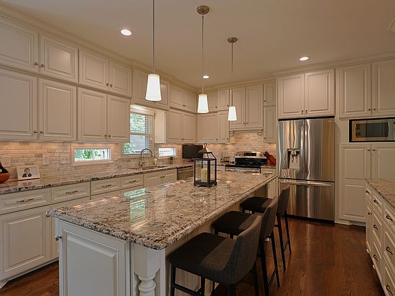 4th image of 433 Ridgestone Dr