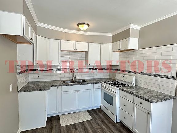 4th image of 6022 Pearl St