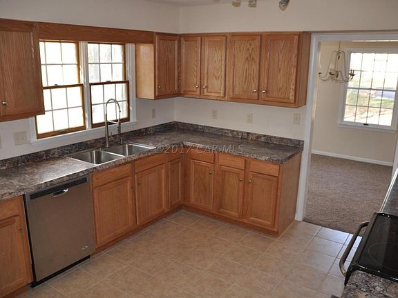 4th image of 822 White Oaks Ln
