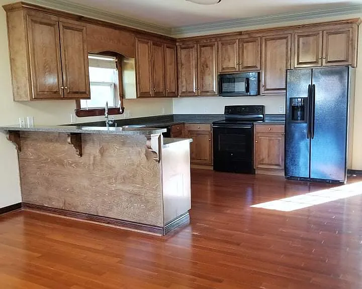 3516 Walnut Grove Ln NE — Photo 2
