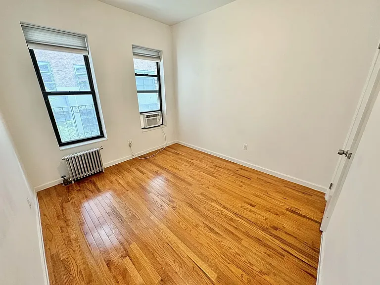 352 W 15th St #301 — Photo 3