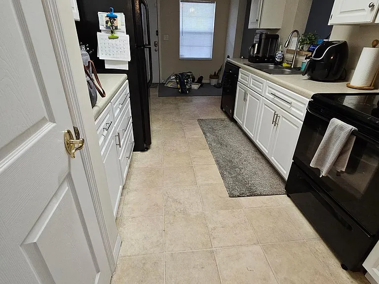 2304 Kingston St S — Photo 13