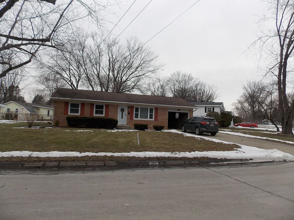 1st image of 776 Cambridge Dr