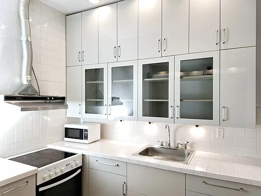 Rented by Douglas Elliman | media 27