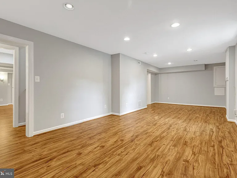 8995 Parliament Dr — Photo 51