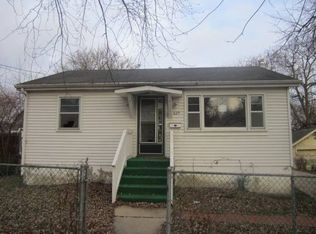 629 Cleveland St, Aurora, IL 60505