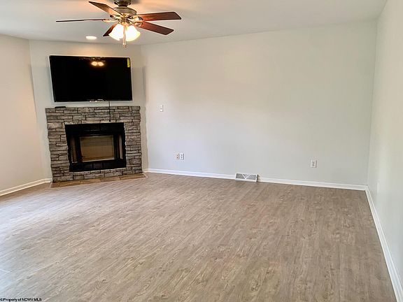 4th image of 220 Newberry Ln