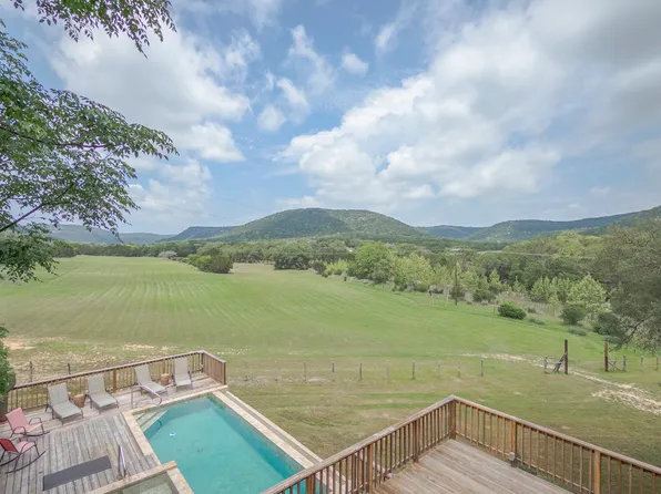 896 Rocky Creek Rd, Medina, TX 78055