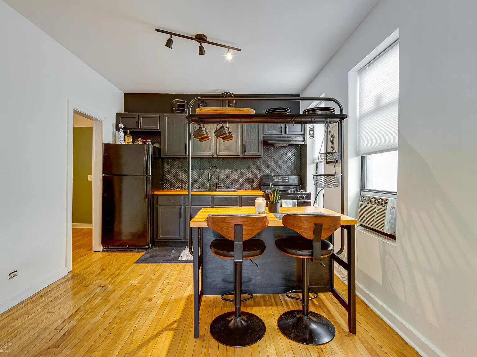 2811 S Hillock Ave — Photo 4