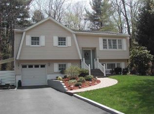 36 Patterson Dr, Oak Ridge, NJ 07438