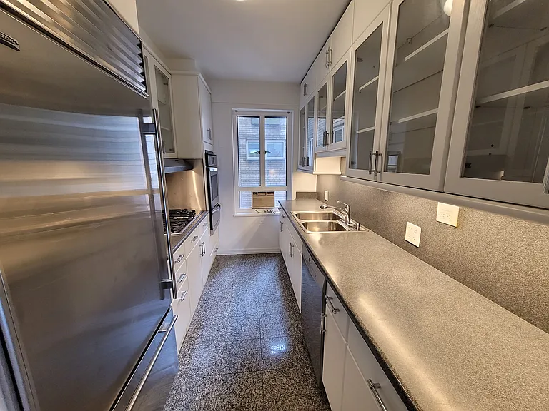 40 Central Park S #16D — Photo 9