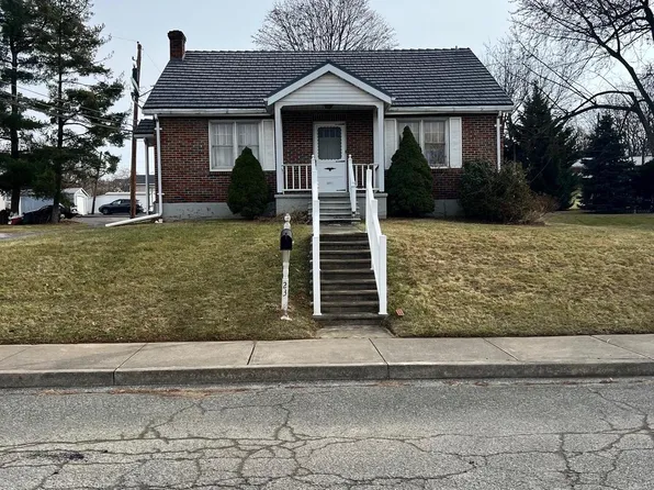 23 S Buttonwood St, Macungie, PA 18062
