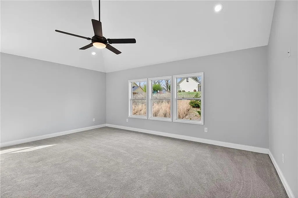 5 bed, 4.0 bath, 3620 sqft, $4,200 — Photo 4