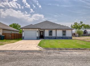 44 Sunday Ct, Uvalde, TX 78801