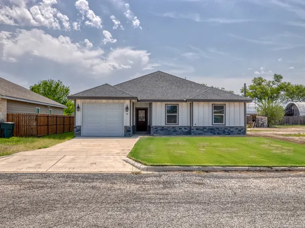 44 SUNDAY CT, Uvalde, TX 78801