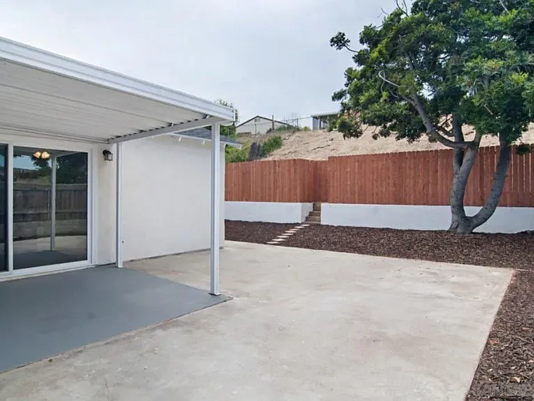 5835 Division St — Photo 24