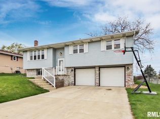 7521 W Sagewood Dr, Peoria, IL 61604