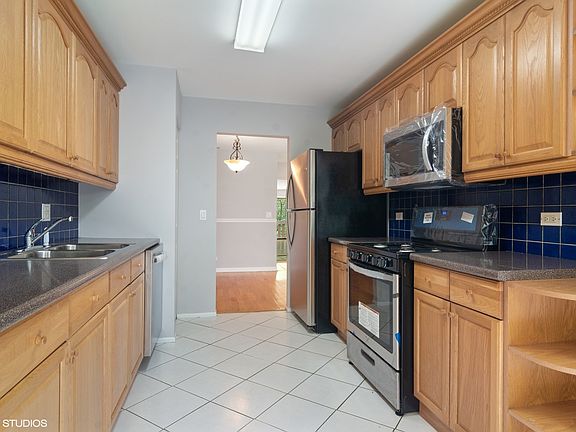 5th image of 2610 Northampton Dr APT A2