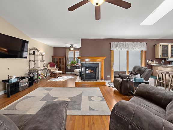 5th image of 3811 Hale Ln