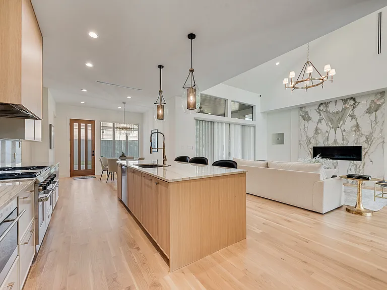 6411 Royal Ln — Photo 3