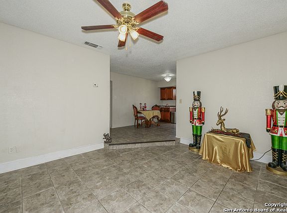 4th image of 6719 Ambling St