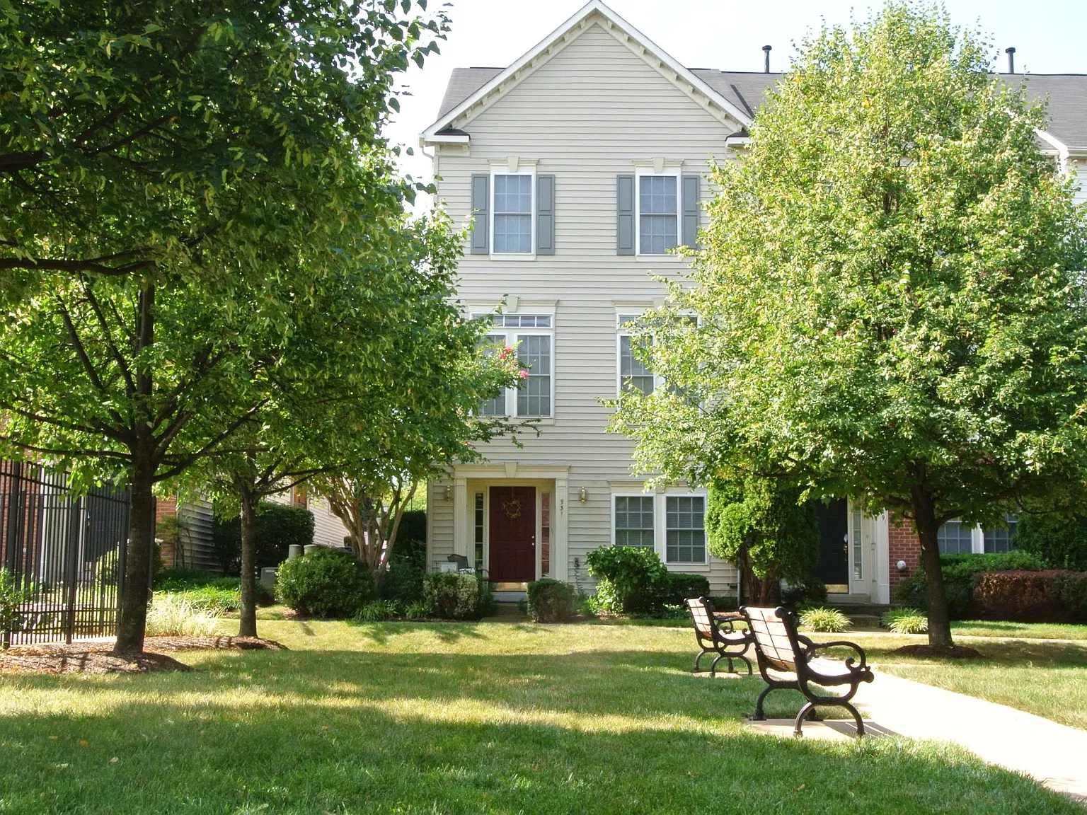 3 bed, 1940 sqft, $4,895 — Photo 1