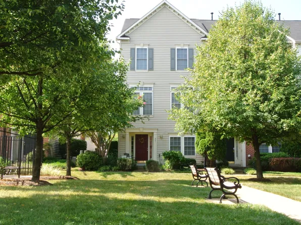 931 Harrison Cir, Alexandria, VA 22304
