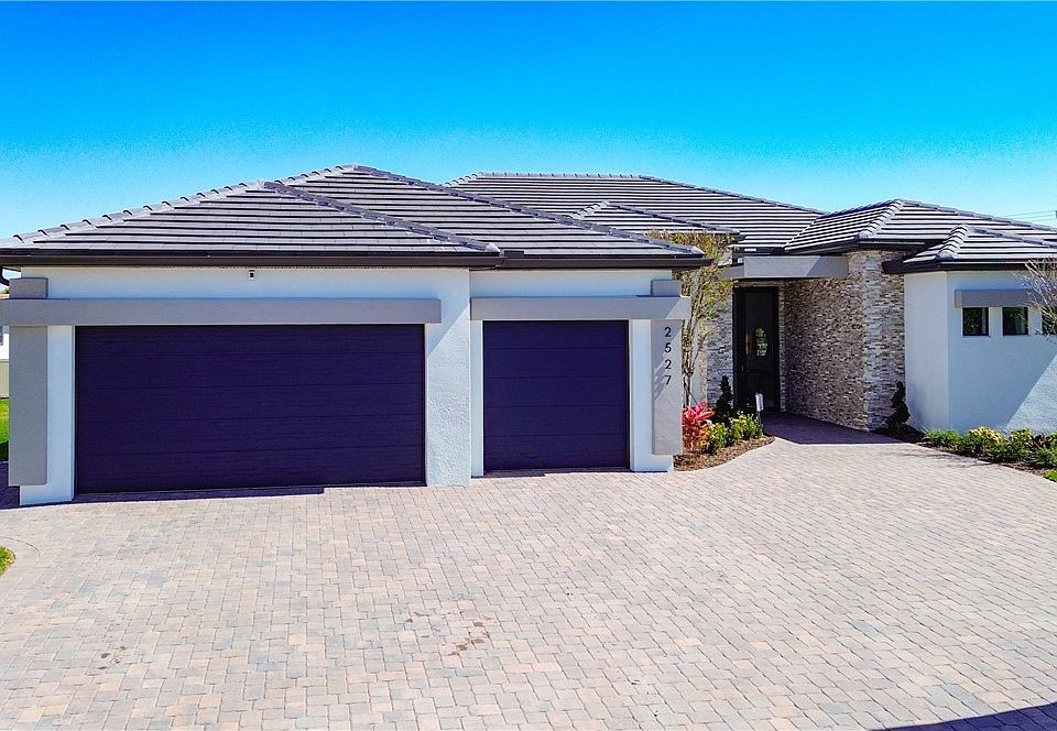1st image of 512 NW 38th Ave