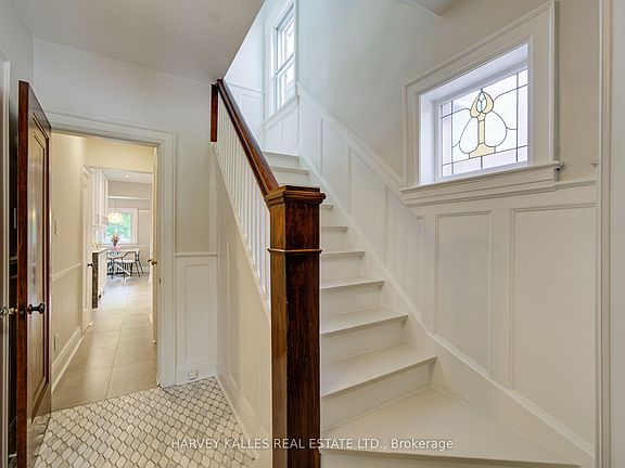 4th image of 62 Roe Ave
